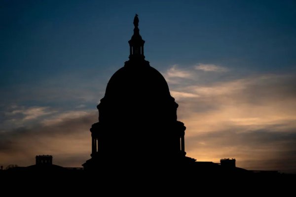 锐评｜好意思国再挥东说念主权大棒，“威力像根洋火棒”